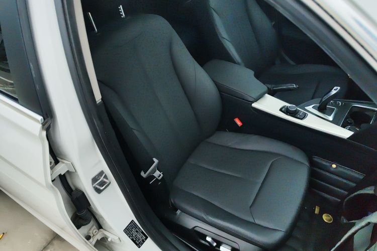 宝马3系 2016款 320Li 进取型局部细节41