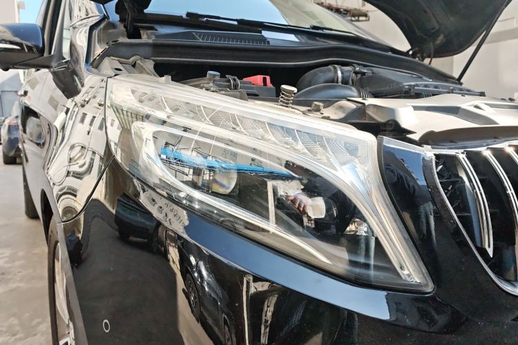 奔驰V级 2020款 V 260 尊贵版车身外观8