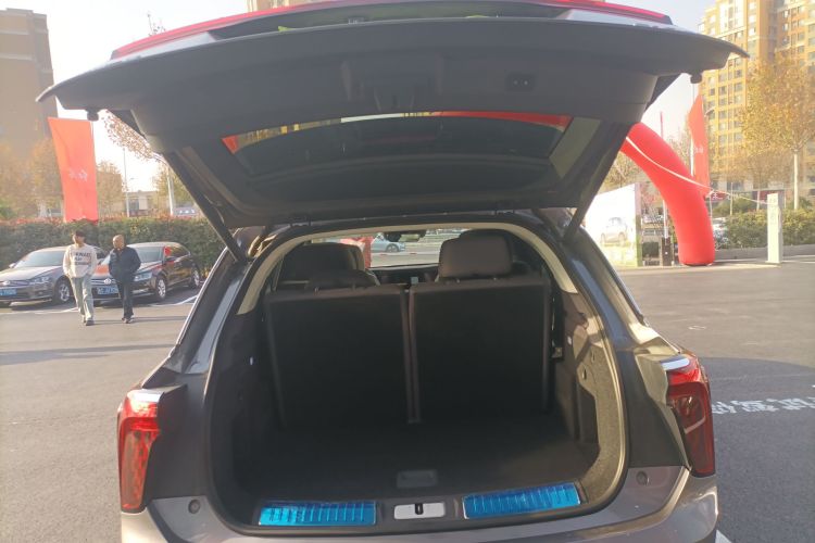 红旗E-HS9 2022款 690km 旗享版 六座机舱底盘23