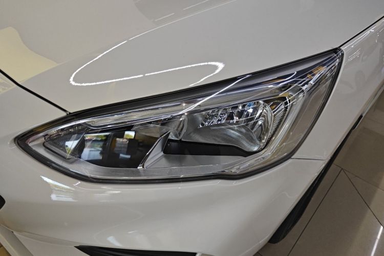 福特 福克斯 2020款 三厢 EcoBoost 180 自动锋潮型局部细节36