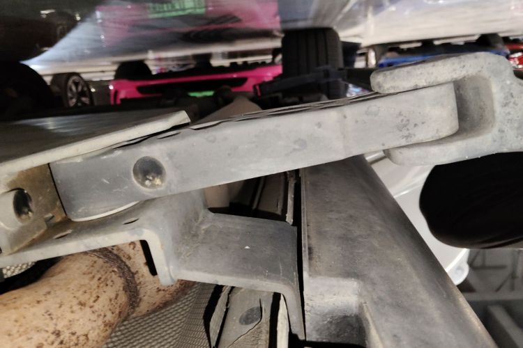 比亚迪 唐新能源 2018款 DM 2.0T 全时四驱智联创睿型 7座 国V局部细节9001