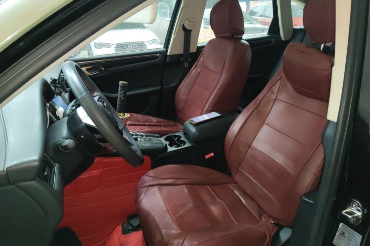 众泰SR9 2017款 2.0T 手动极致之光版中控内饰19