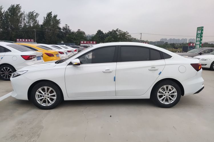 荣威i5 2023款 1.5L CVT豪华版车身外观4