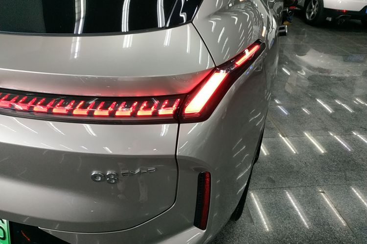 领克08 EM-P 2023款 120km 长续航Halo车身外观9