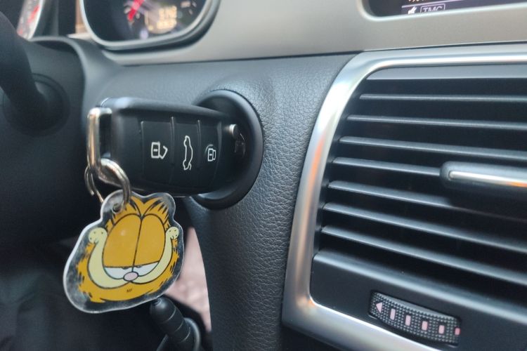 奥迪Q7 2015款 35 TFSI 进取型中控内饰7001