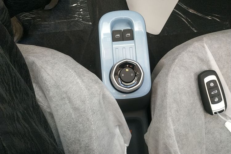 吉利银河 2024款 熊猫mini 200km 耐力熊中控内饰18