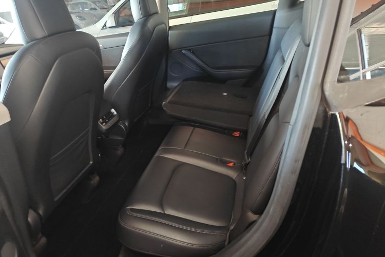 特斯拉 Model Y 2022款 后轮驱动版中控内饰21