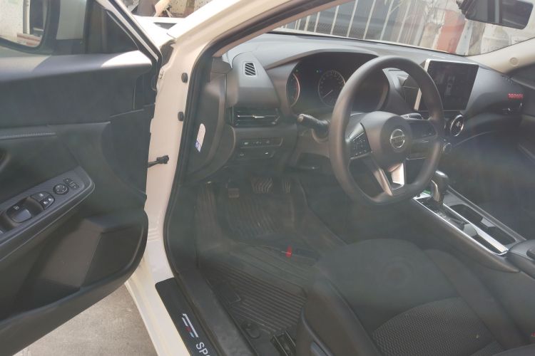 日产 轩逸 2020款 1.6L XE CVT舒享版中控内饰7003