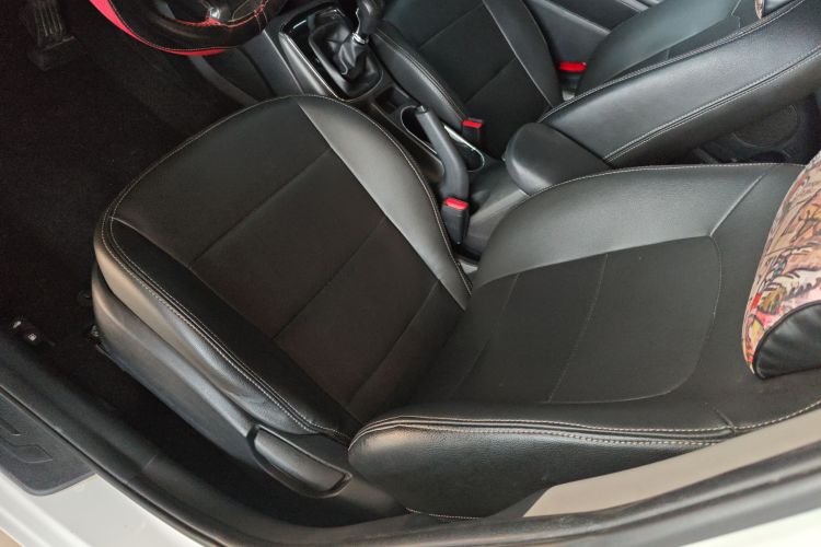 起亚K3 2016款 1.6L 手动GL中控内饰19