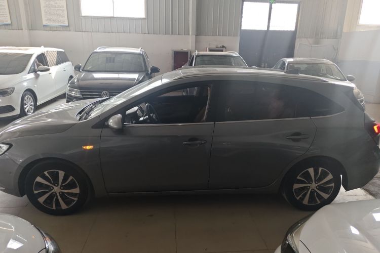 别克 阅朗 2018款 18T 自动旗舰型车身外观4