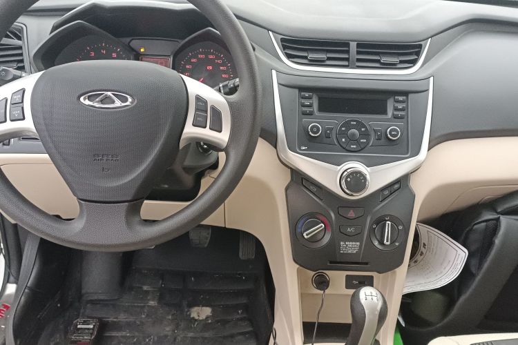 奇瑞 风云2 2015款 1.5L 手动新锐版中控内饰16