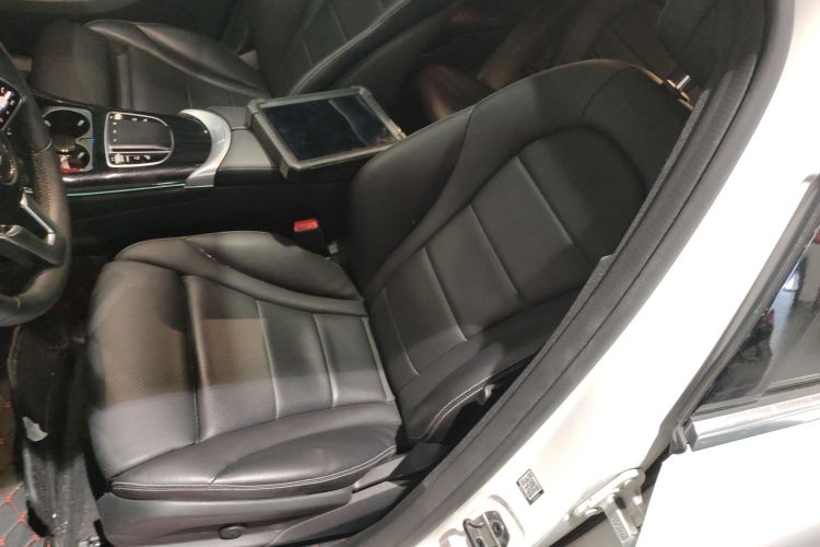 奔驰EQC 2022款 改款 EQC 400 4MATIC中控内饰19