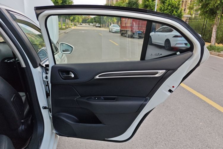 雪铁龙C4L 2014款 1.6THP 智驱版 自动劲智型中控内饰45