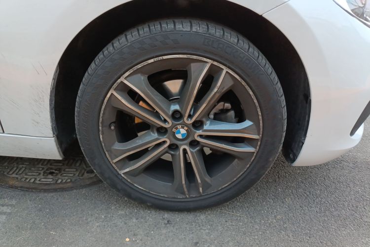 宝马1系 2020款 120i 时尚型车身外观10