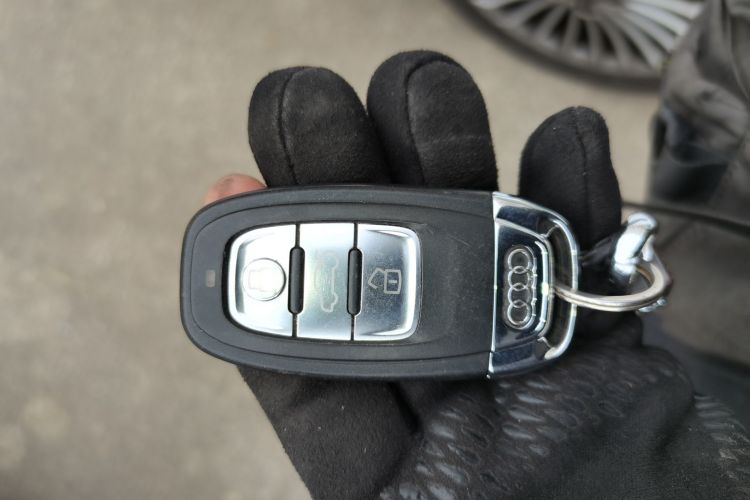 奥迪A4L 2016款 35 TFSI 自动舒适型中控内饰11