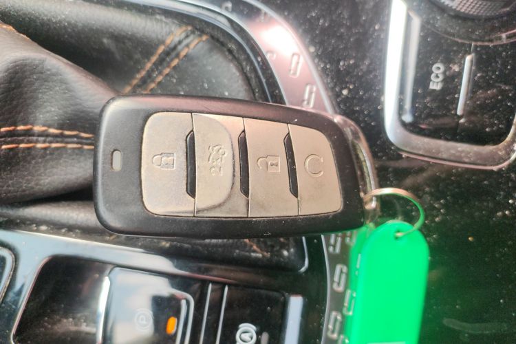 长安CS95 2017款 2.0T 两驱智途版中控内饰11