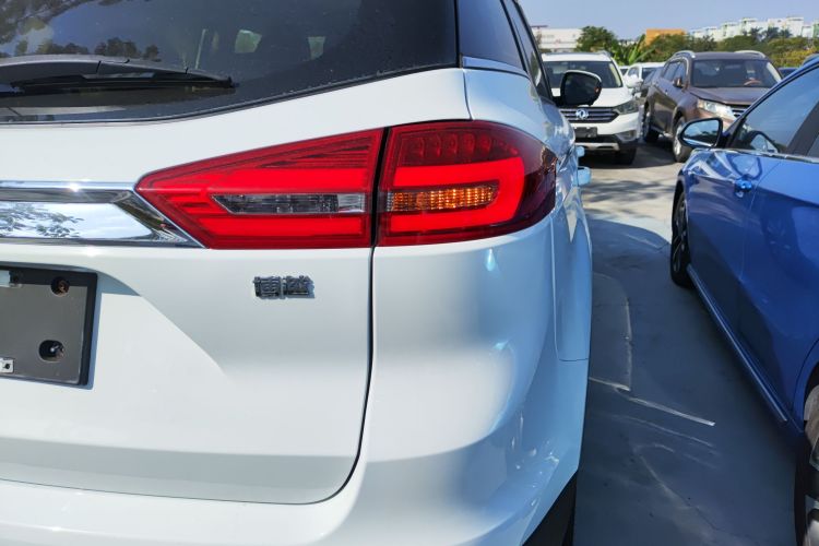 吉利汽车 博越 2016款 1.8TD 自动智尊型车身外观9