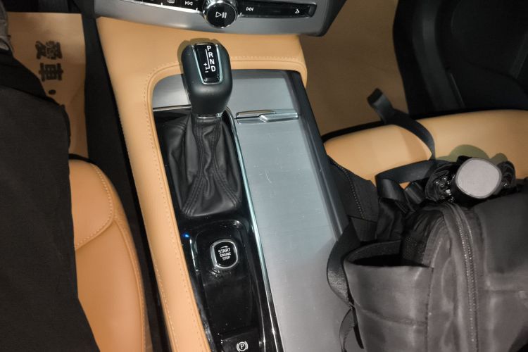 沃尔沃XC90 2019款 T5 智逸版 7座 国V中控内饰18