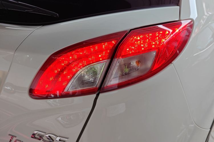 广汽传祺 传祺GS5 2014款 2.0L 自动两驱超享版车身外观6006