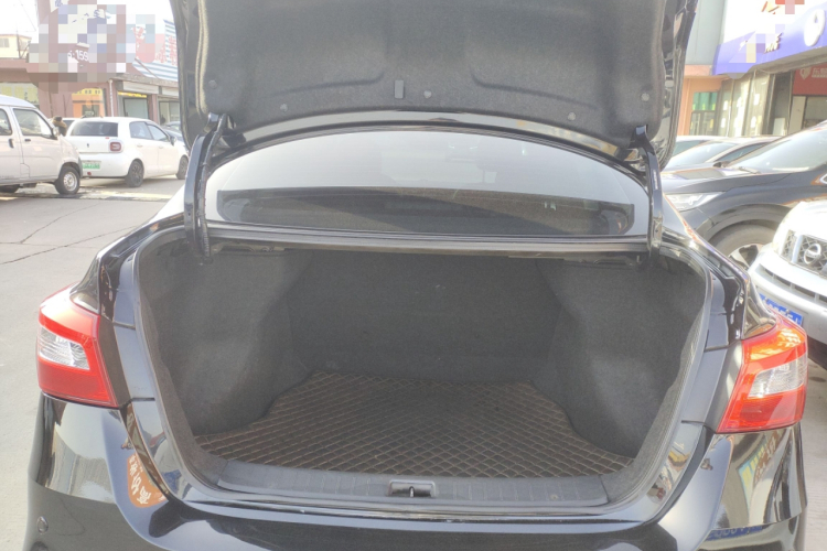 日产 轩逸 2022款 经典 1.6XE CVT舒适版机舱底盘23