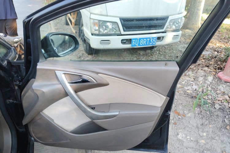 别克 英朗 2013款 GT 1.6L 自动时尚版中控内饰42