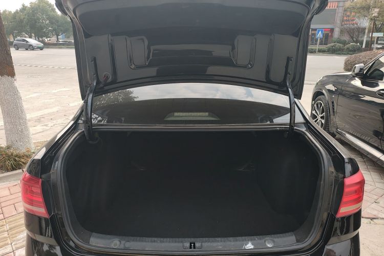 大众 朗逸 2015款 1.6L 自动风尚版机舱底盘23