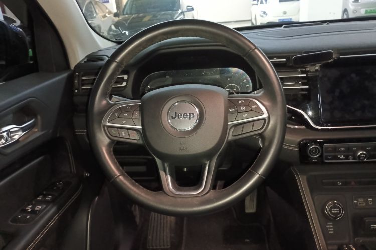 Jeep 大指挥官PHEV 2020款 2.0T 插电混动领先版中控内饰13