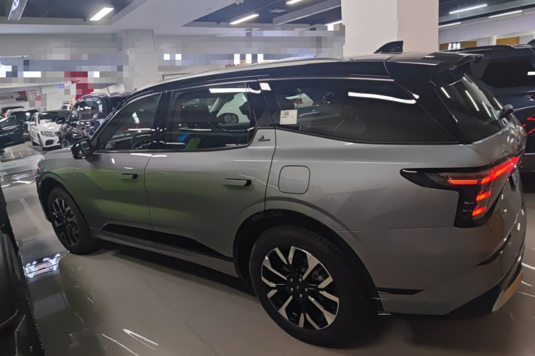 福特 2025款 锐界L 2.0T EcoBoost E混动四驱七座至尊型车身外观4