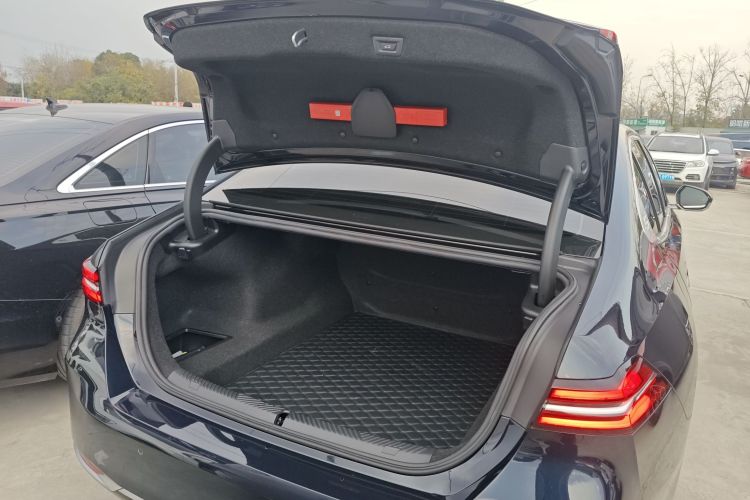 宝马5系 2024款 525Li 豪华套装机舱底盘23