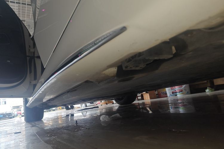 奔驰C级 2023款 C 200 L 运动版局部细节9002