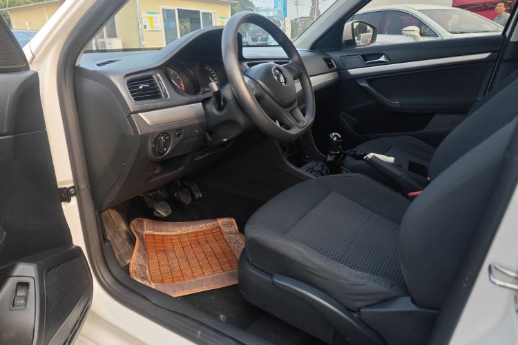 大众 朗逸 2017款 1.6L 手动风尚版中控内饰20