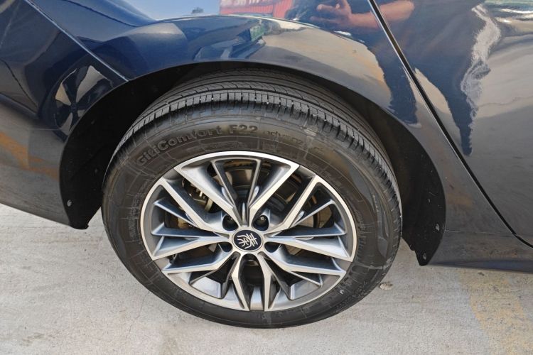 比亚迪 秦PLUS 2024款 荣耀版 DM-i 120KM领先型车身外观6003