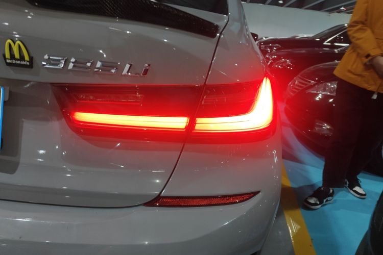 宝马3系 2020款 325Li M运动曜夜套装车身外观9