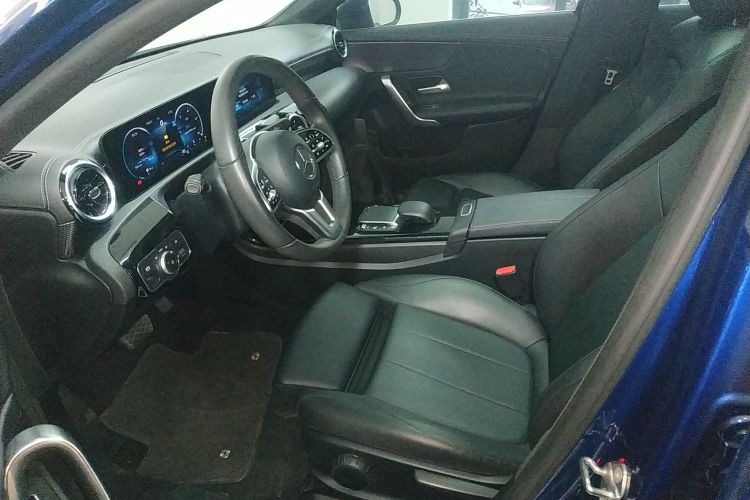 奔驰A级 2022款 A 200 L 运动轿车动感型中控内饰19