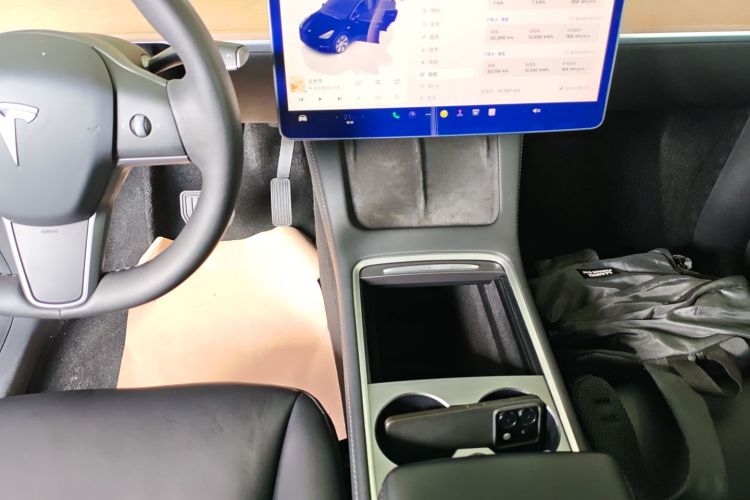 特斯拉 Model Y 2022款 后轮驱动版中控内饰18