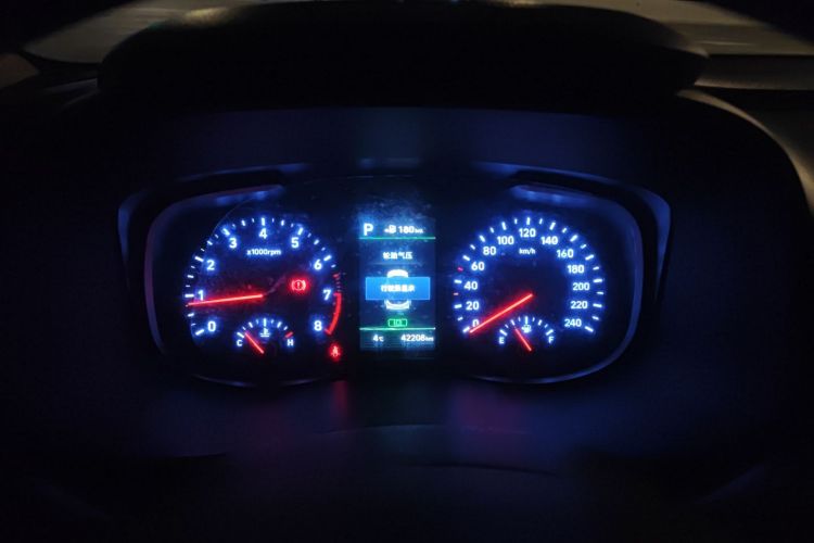 北京现代ix35 2019款 2.0L 自动两驱智勇·畅享版 国VI中控内饰14