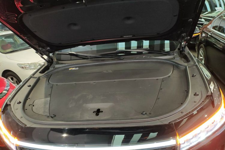 理想汽车 理想ONE 2020款 增程6座版机舱底盘24