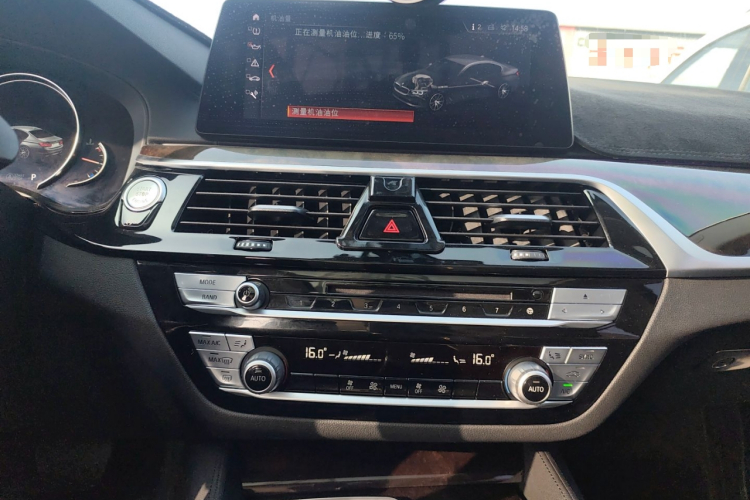 宝马5系 2018款 525Li 豪华套装中控内饰16