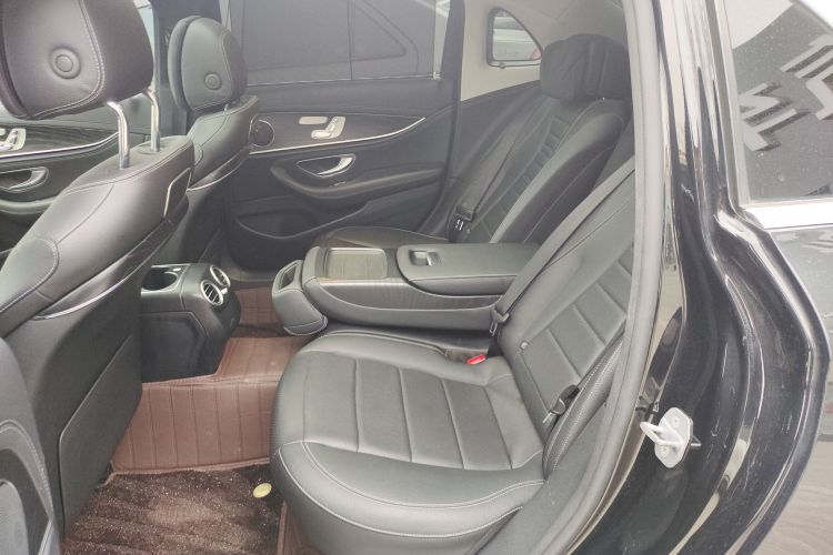 奔驰E级 2019款 E 300 L 运动豪华型中控内饰21
