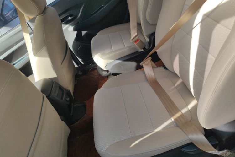 五菱汽车 五菱宏光 2021款 1.5L改款 S标准型 电动助力LAR中控内饰21