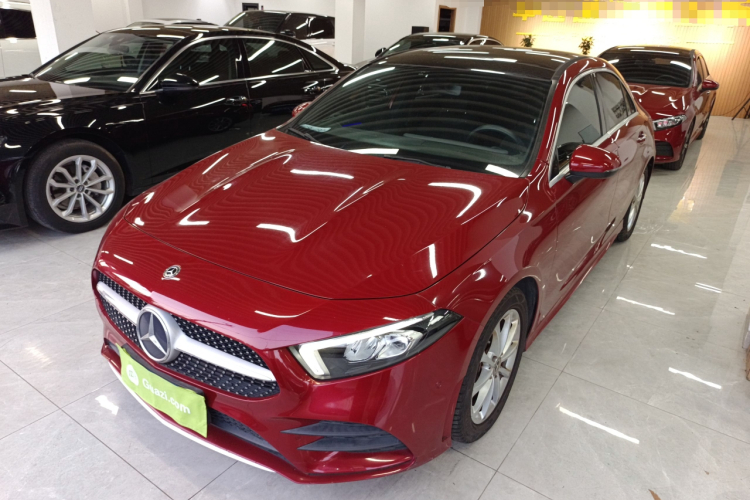 奔驰A级 2020款 A 200 L 运动轿车车身外观1