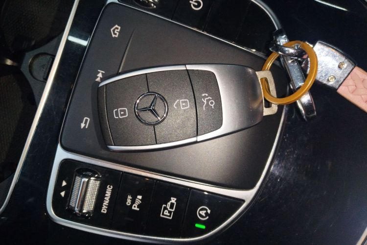 奔驰C级 2019款 C 260 运动版中控内饰7001