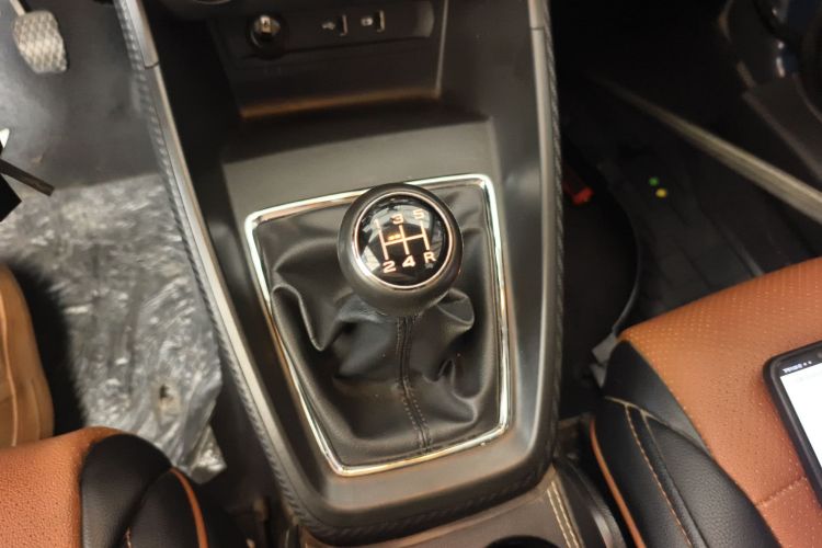 名爵ZS 2017款 1.5L 手动舒适版中控内饰18