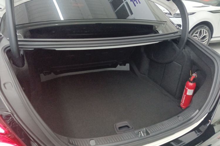 奔驰E级 2020款 E 300 L 运动豪华型局部细节23