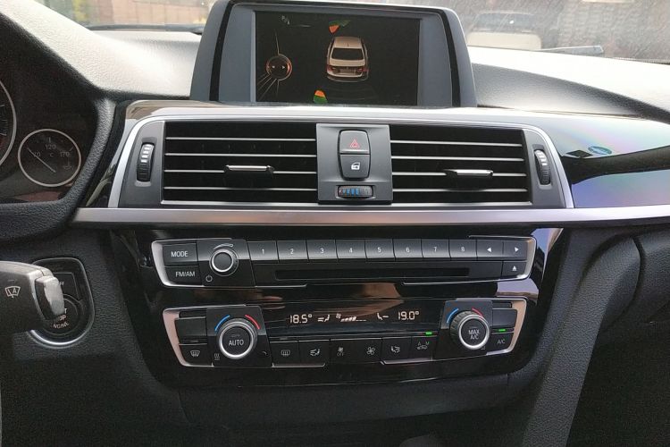 宝马3系 2017款 320Li 时尚型中控内饰16