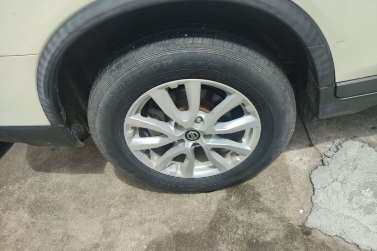 日产 奇骏 2019款 2.0L CVT智联舒适版 2WD车身外观56