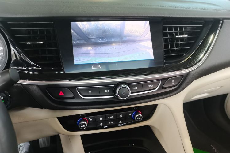 别克 君威 2020款 552T 精英型中控内饰16