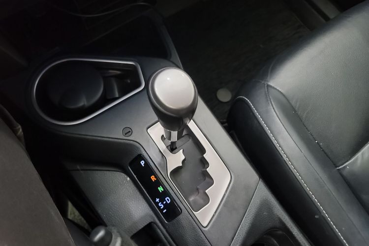 丰田 RAV4荣放 2016款 2.5L 自动四驱精英版中控内饰18