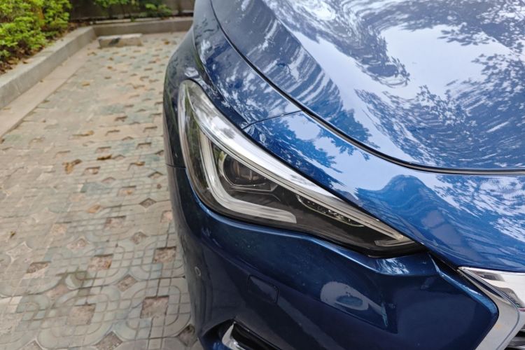 英菲尼迪Q60 2019款 S 2.0T 豪华运动版车身外观8