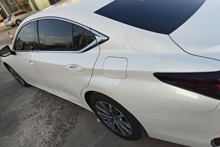 雷克萨斯ES 2025款 200 臻享版车身外观4